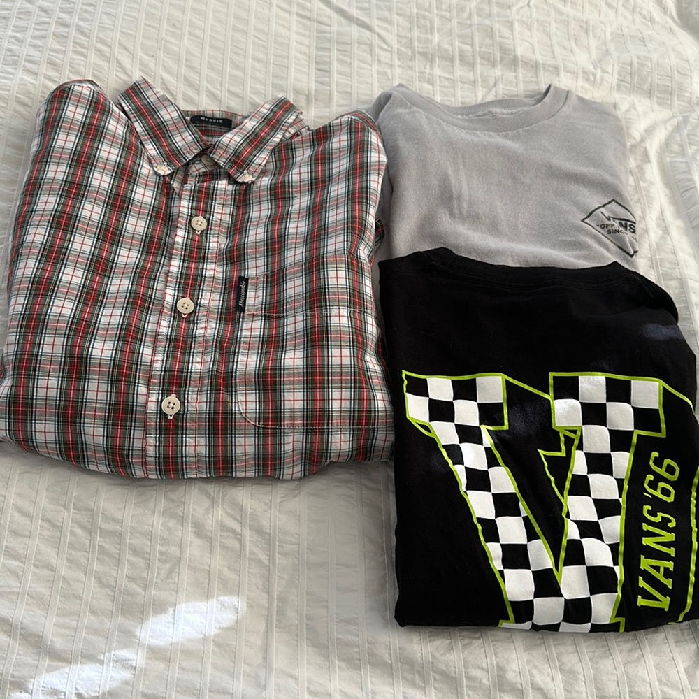 Bundle Sz. Small Men’s/ XL boys tops